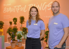 Kwekerij Barreveld stond er met een kleurvolle stand. Lambert en Anouk: "Het voorjaar komt eraan en we hebben er zin in. We zijn er klaar voor". 